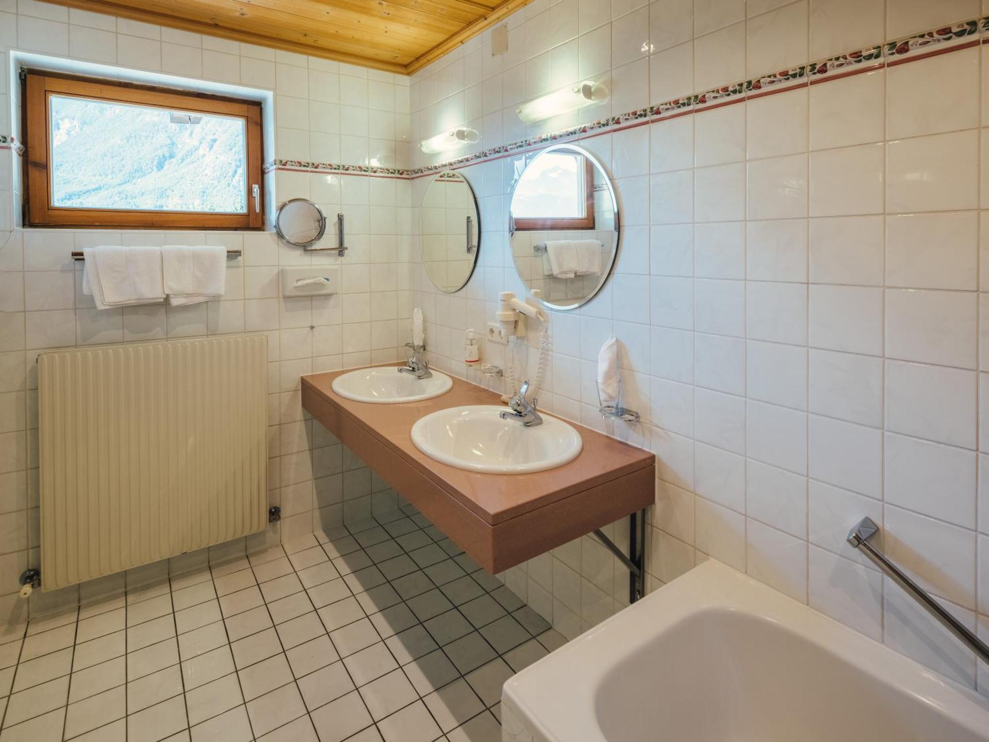 Huber Hotel Tramserhof Ландек Екстериор снимка
