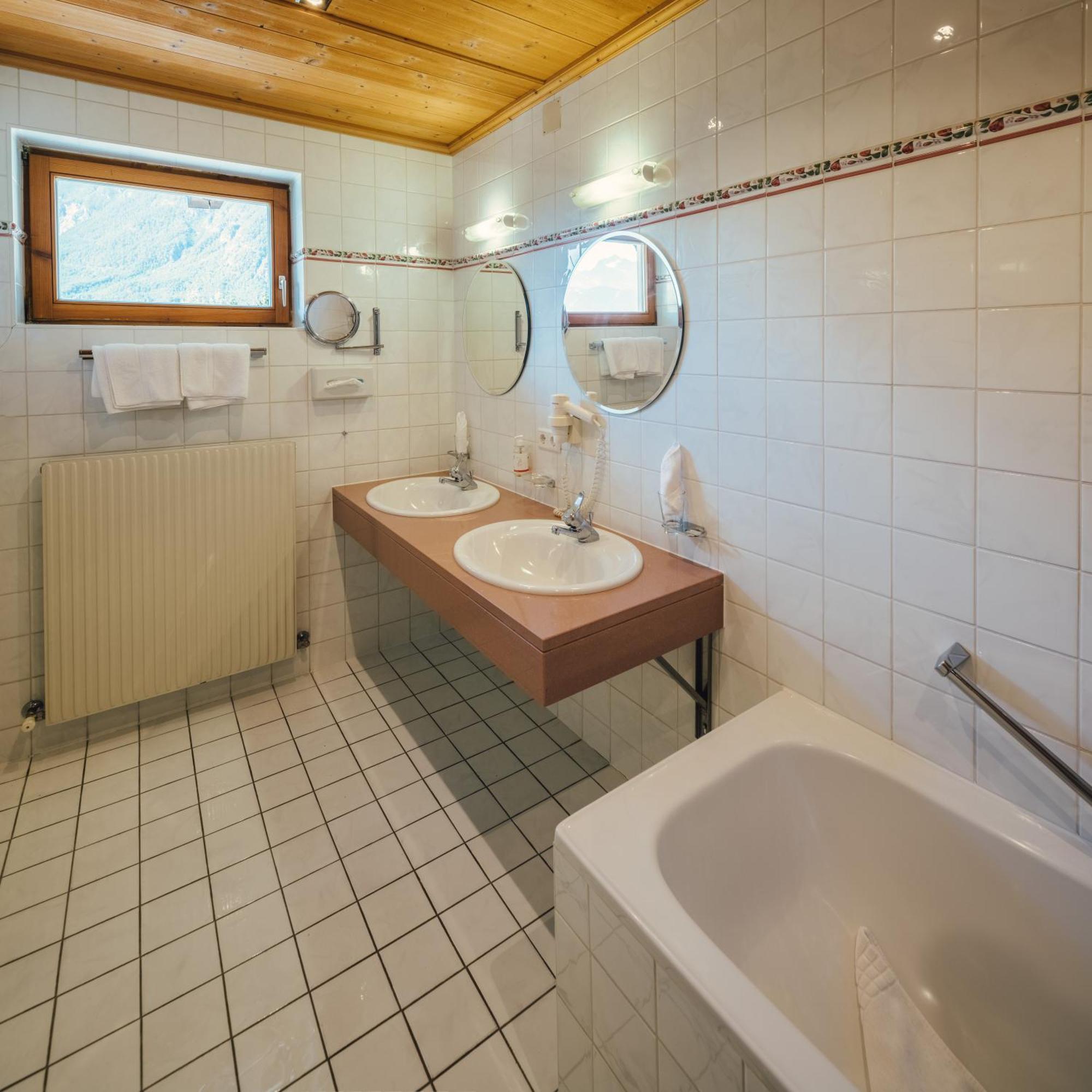 Huber Hotel Tramserhof Ландек Екстериор снимка