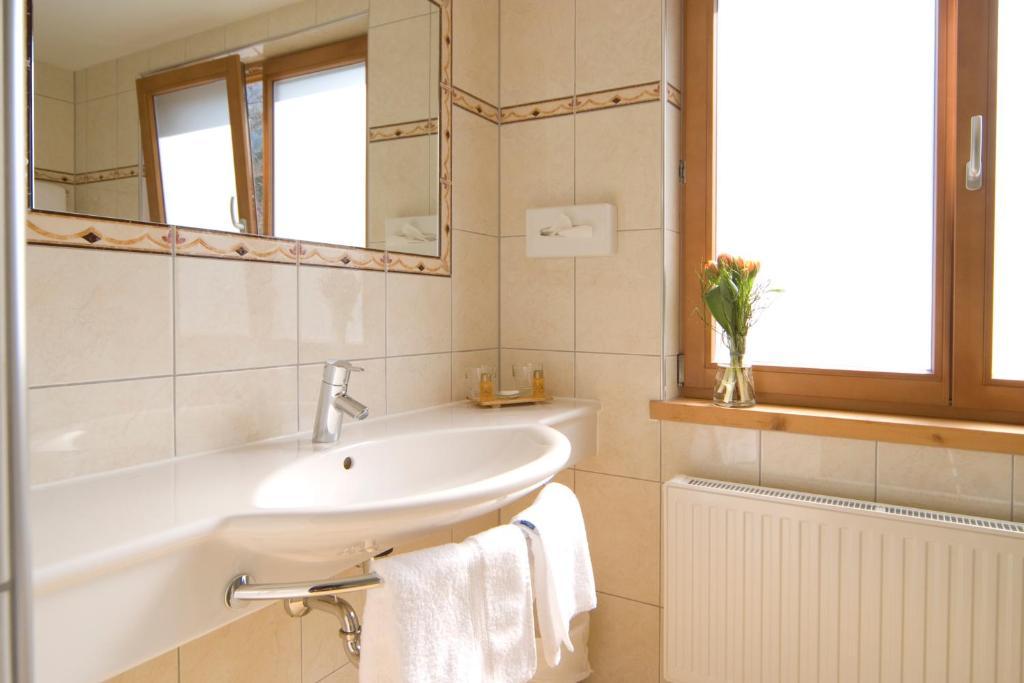 Huber Hotel Tramserhof Ландек Стая снимка